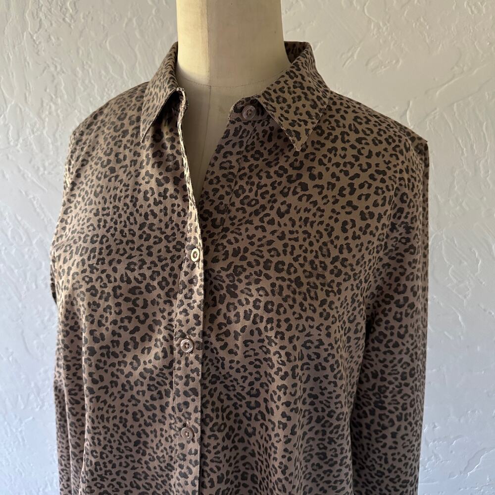 CHICOS | Womens No-Iron All-Seasons Animal Print Shirt Size Medium Button Front - Picture 3 of 11